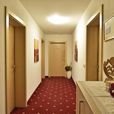 Zimmervermietung Zum Weissen Roessl Отель типа 